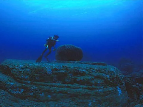 Japonská Atlantida s podmořskými kameny
