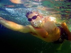 Plavci jsou během trénování svými trenéry nuceni zvednout svá těla s každým záběrem tak vysoko nad vodu, jak jen to jde, a to s cílem co nejvíce zvýšit svou rychlost. 