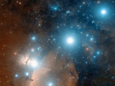 Alfa Orionis (α) se jmenuje Betelgeuze. Název Betelgeuze pochází z arabského ibl al-džawzā, což v překladu znamená obrova ruka nebo podpaždí. Orion je souhvězdí na nebeském rovníku (větší část na severní polokouli) a je viditelné téměř z celého světa. Patří mezi 48 souhvězdí, která zavedl řecký astronom Ptolemaios. 