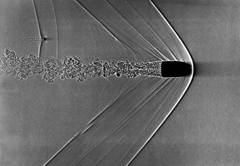 Badatelé z NASA obrátili svou pozornost na to, že pohyb letící Miry c vybuchujícími plyny je velmi podobný letu kulky, která se pohybuje vzduchem s nadzvukovou rychlostí.