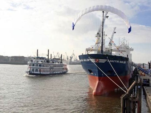 MS Beluga je 140 metrů dlouhá nákladní loď